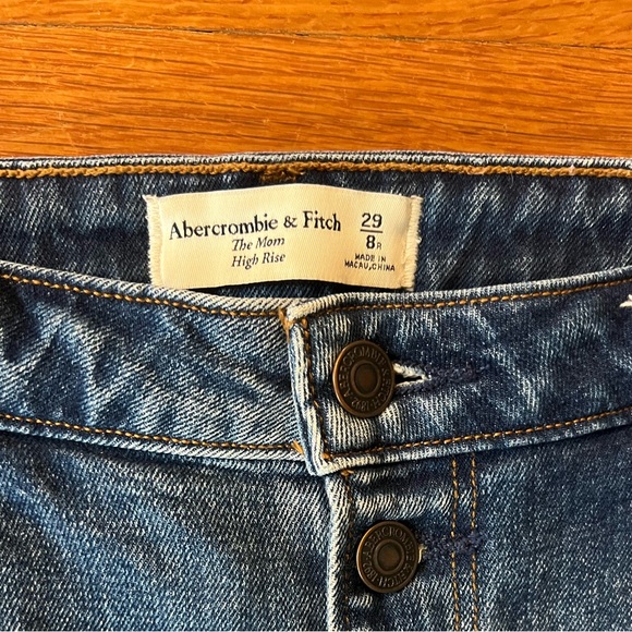 A&F The Mom High Rise - Picture 2 of 4